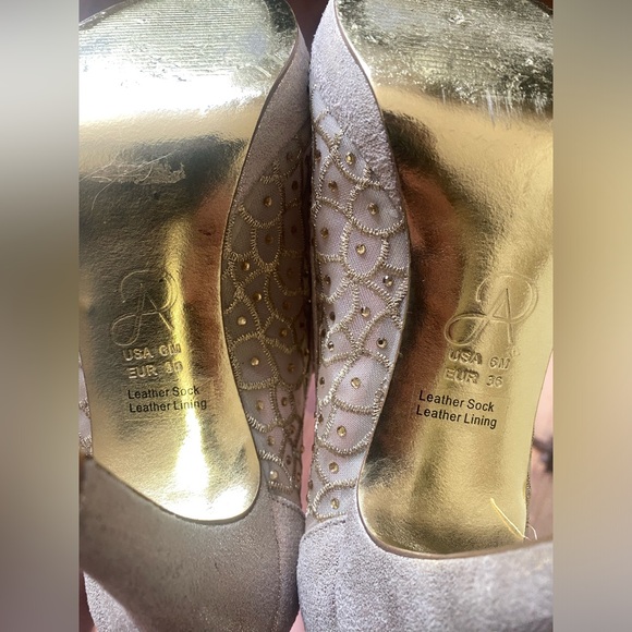 Adrianna Papell Jamie Peep Toe Classic Pumps, Gold Size 6 - Picture 9 of 9